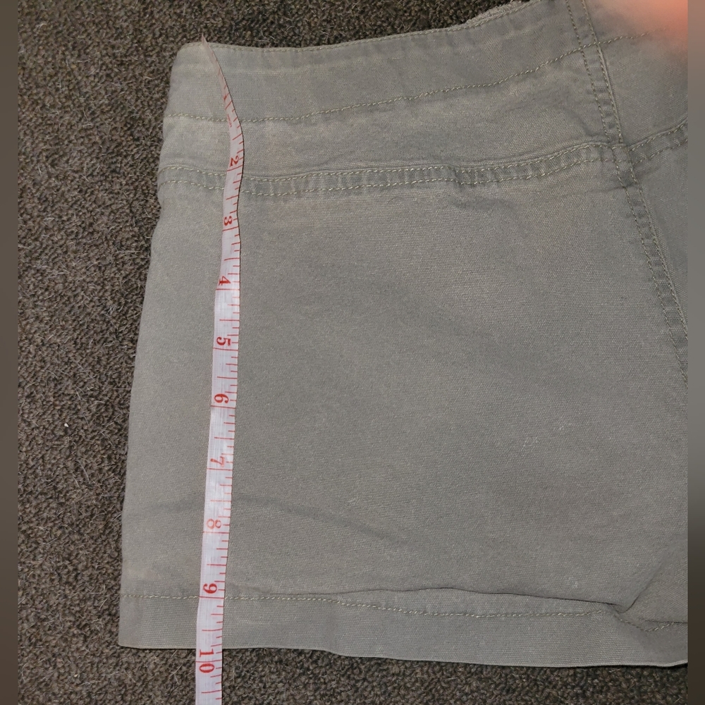 Shorts - Picture 2 of 3